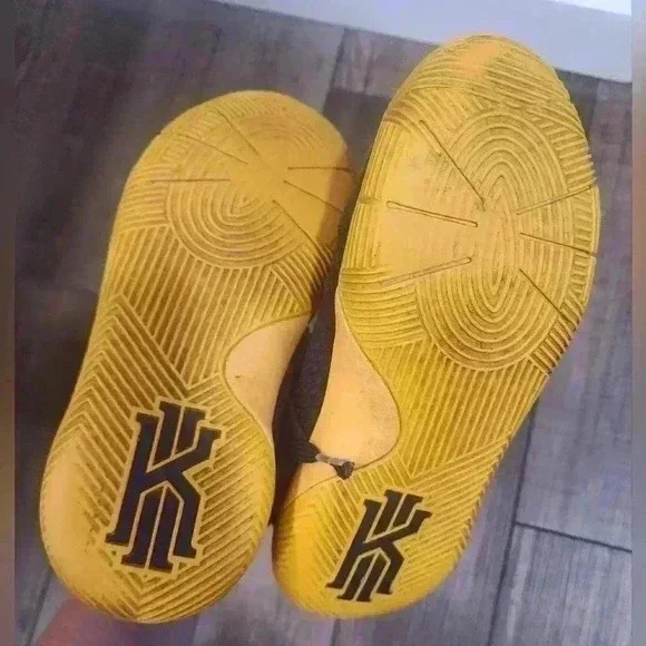 Nike Boys Kyrie 2 GS Cavs 826673-447 Navy Blue Lace-Up Basketball Shoes Size 4Y - Picture 7 of 7